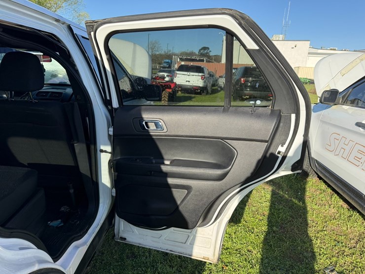 2017-ford-explorer-image-19