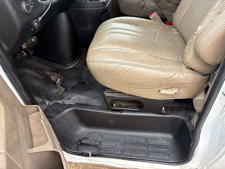 2018-chevrolet-express-3500-image-12