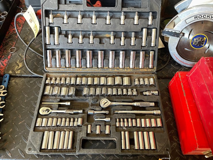 #1838-•-stanley-110-piece-mechanic's-tool-set-image-4