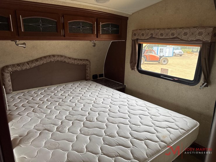 2014-forest-river-flagstaff-classic-super-lite-fifth-wheel-camper-image-22