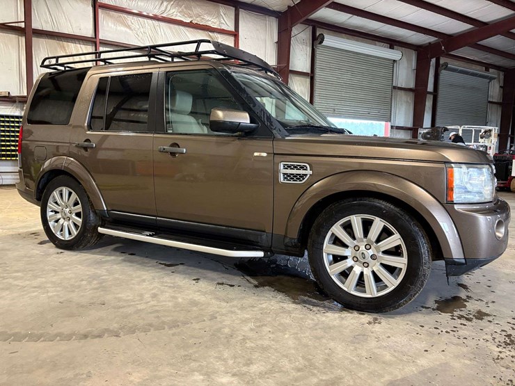 2013-land-rover-lr4-image-4