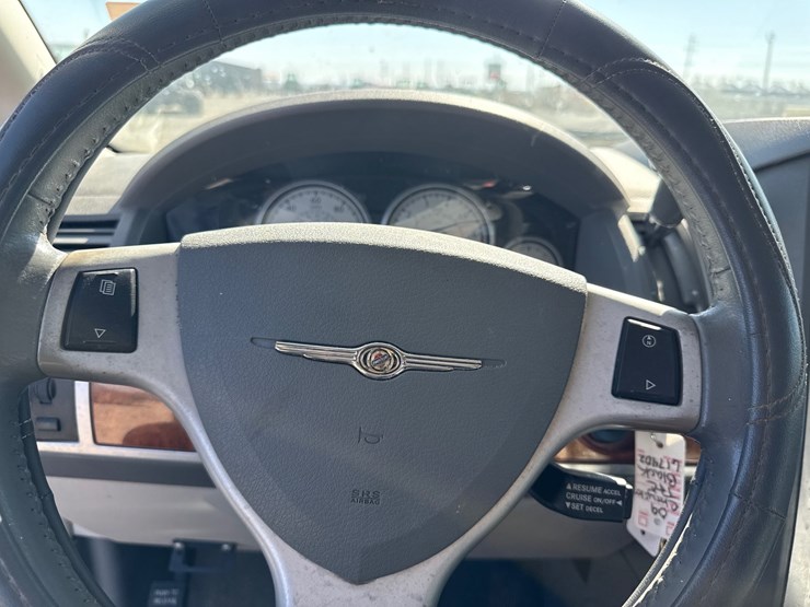 2009-chrysler-town-&-country-image-26