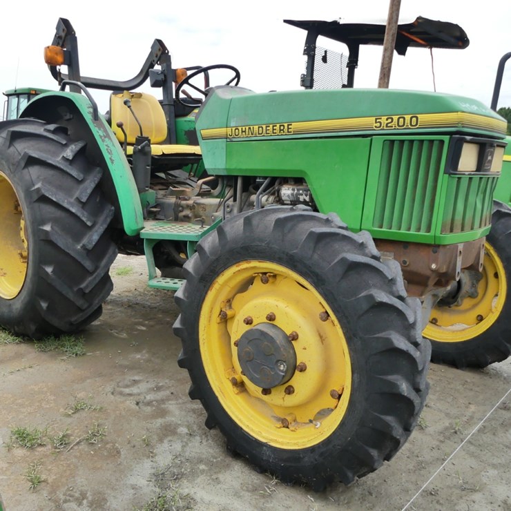 JOHN DEERE 5200