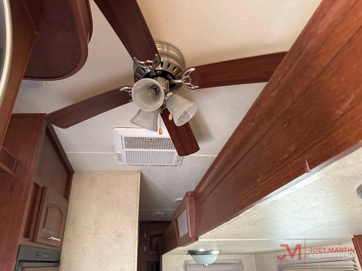 2014-forest-river-flagstaff-classic-super-lite-fifth-wheel-camper-image-18
