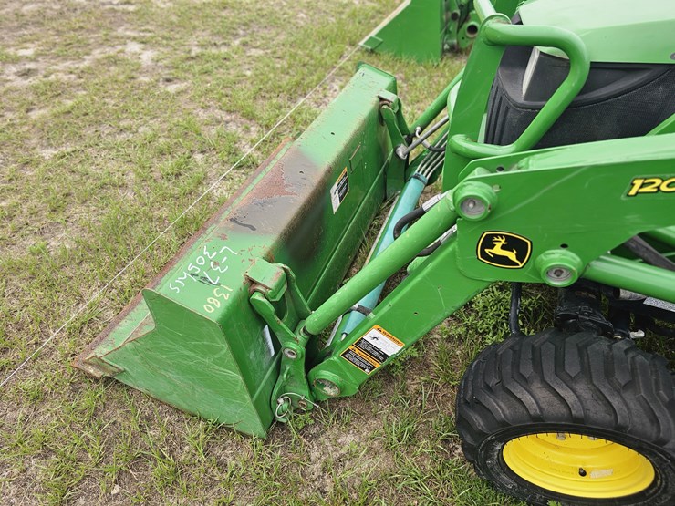 2018-john-deere-1025r-image-10