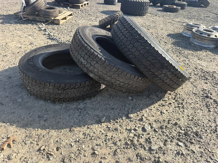 #701-•-lot-of-(3)-295/75r22.5-tires-inv#-40619-image-2