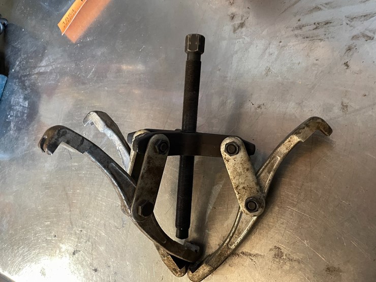 #1859-•-(2)-gear-pullers-image-3