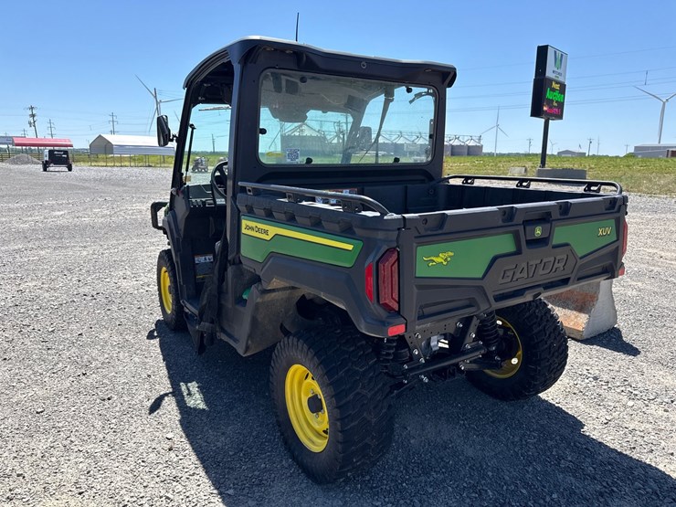 2025-john-deere-gator-image-4