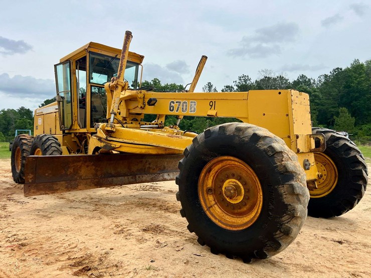 deere-670b-image-4