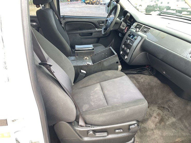2010-chevrolet-tahoe-image-18