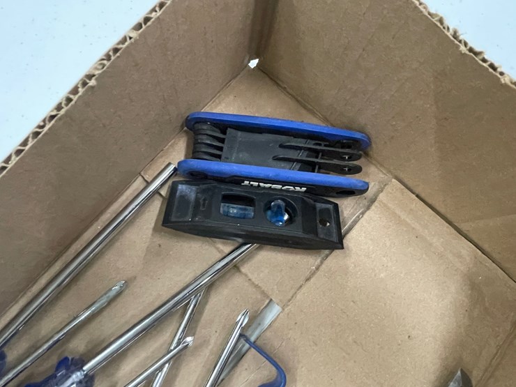 #8612-•-assortment-of-shop-tools-image-9