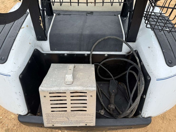 ez-go-24v-golf-cart-w/-battery-charger-image-10