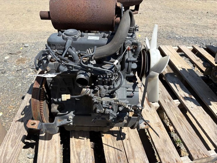 kubota-d1005-3-cylinder-diesel-engine-image-2