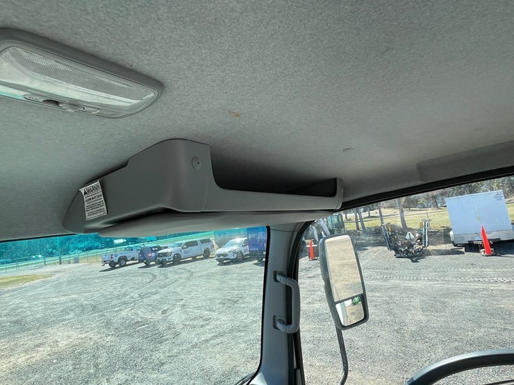 #3278-•-2017-isuzu-n-series-straight-truck-(has-wi-title)-image-62