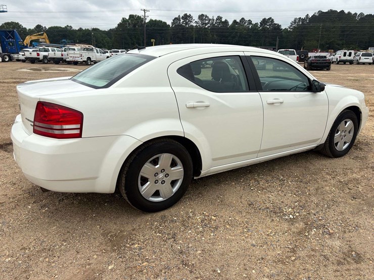 2010-dodge-avenger-4-door-sedan-(92,998-miles)-image-3