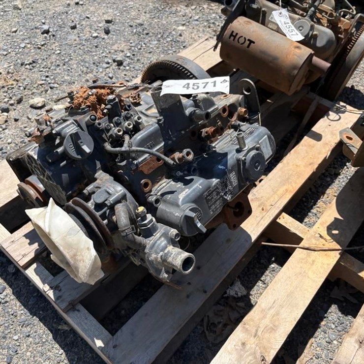 Kubota D1305 3-Cylinder Diesel Engine