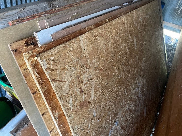 #1892-•-sheets-of-plywood-and-usb-and-5-gallon-buckets-image-3