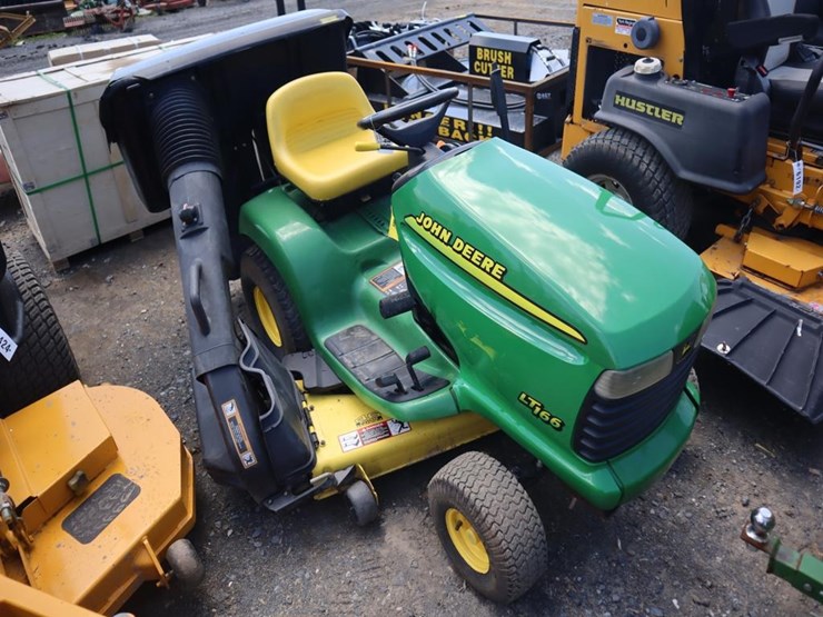 john-deere-lt166-image-1
