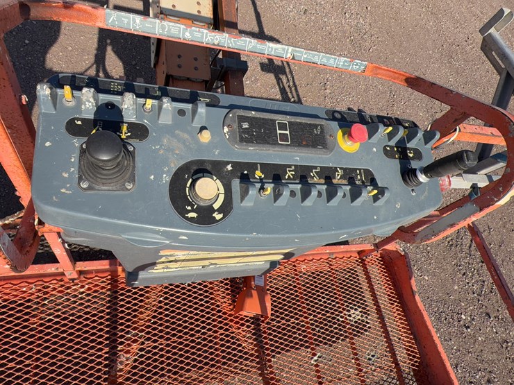 2000-jlg-600s-image-12