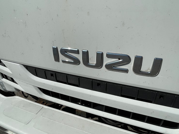 #3278-•-2017-isuzu-n-series-straight-truck-(has-wi-title)-image-9