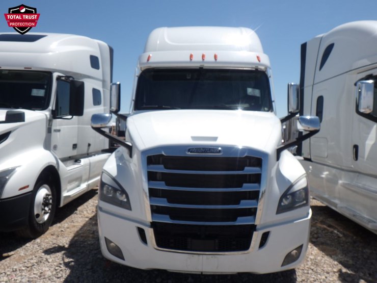 2021-freightliner-cascadia-126-image-2