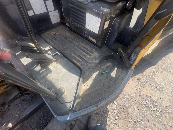 new-holland-e50b-image-53
