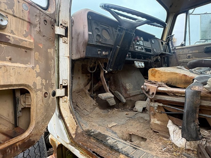 #23987-•-inop-1979-international-f-2554-t/a-single-cab-truck-tractor-cf255jha29827-image-35