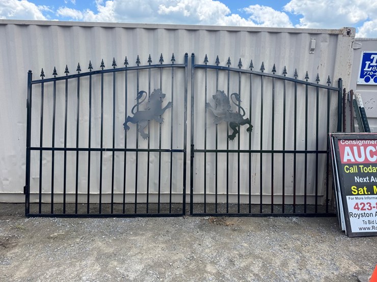 #602-•-14-foot-decorative-entrance-gate,-two-swinging-gate-with-lions-image-1
