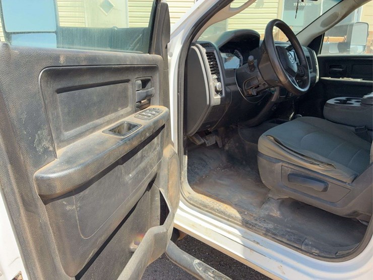 2015-ram-3500-laramie-image-32