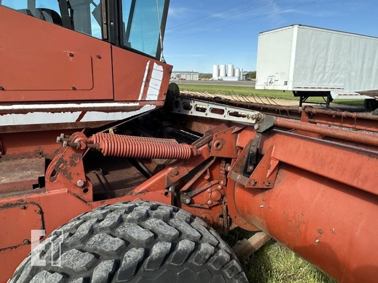 hesston-6650-image-8
