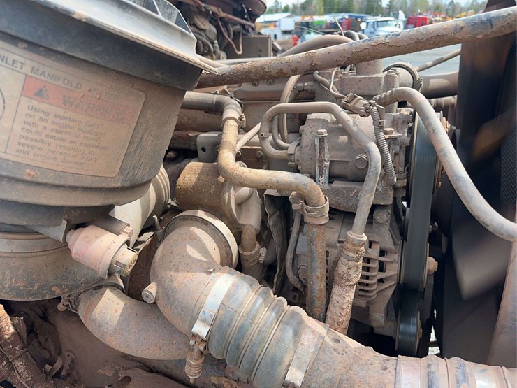 2006-freightliner-m2-106-image-19