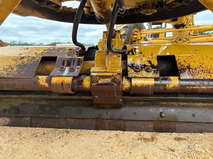 caterpillar-120-image-59