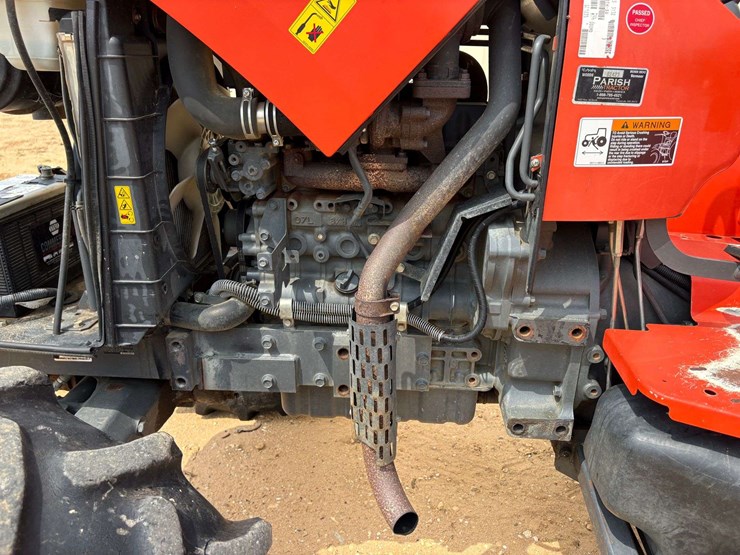 2013-kubota-m7040-image-15