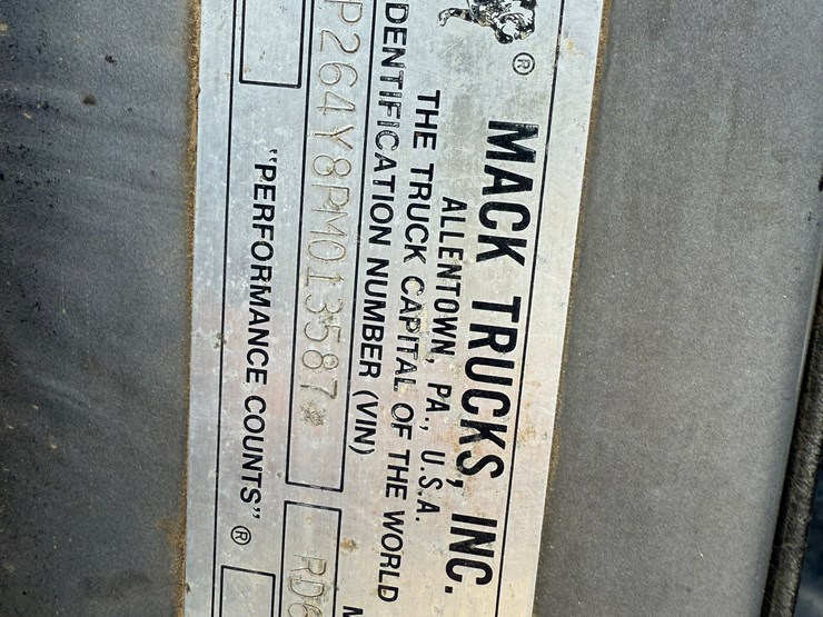 1993-mack-rd690s-image-17
