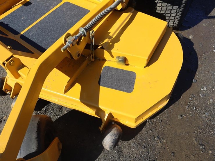 hustler-zt-zero-turn-mower-image-12