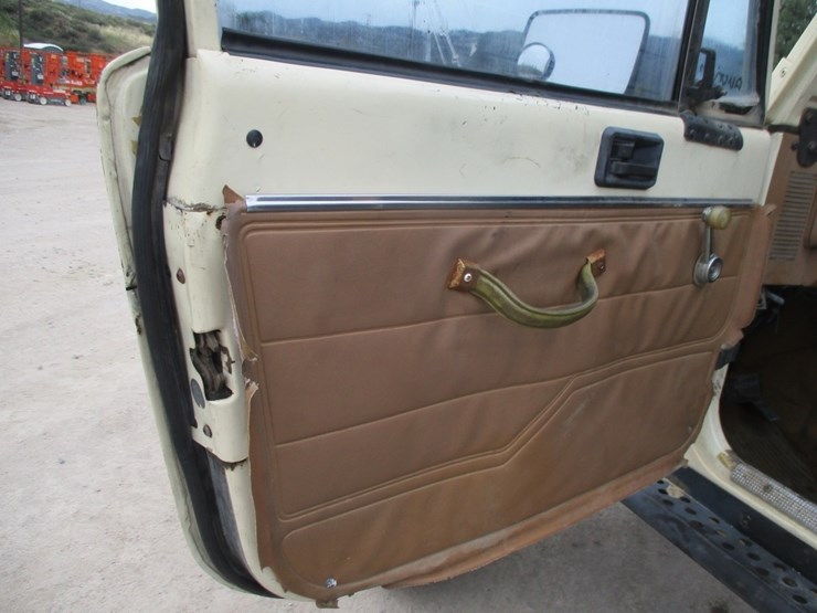 1987-jeep-wrangler-image-15