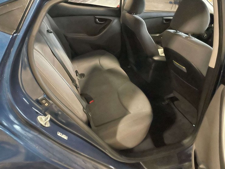 2016-hyundai-elantra-4-door-sedan-(99,032-miles)-wrecked-image-14