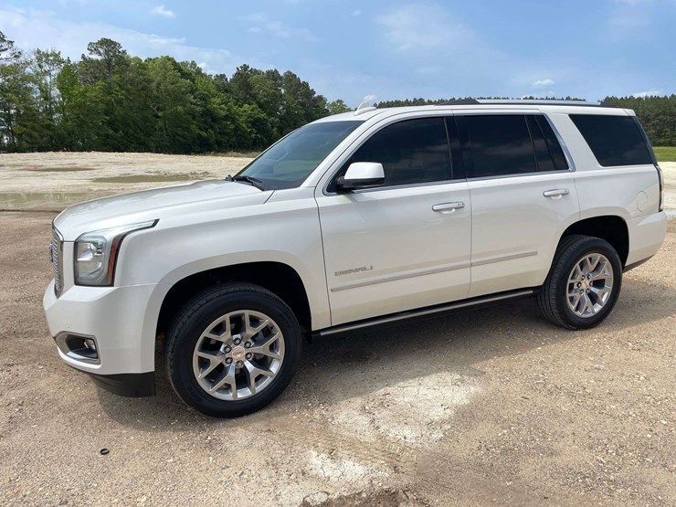 2015-gmc-yukon-denali-image-1