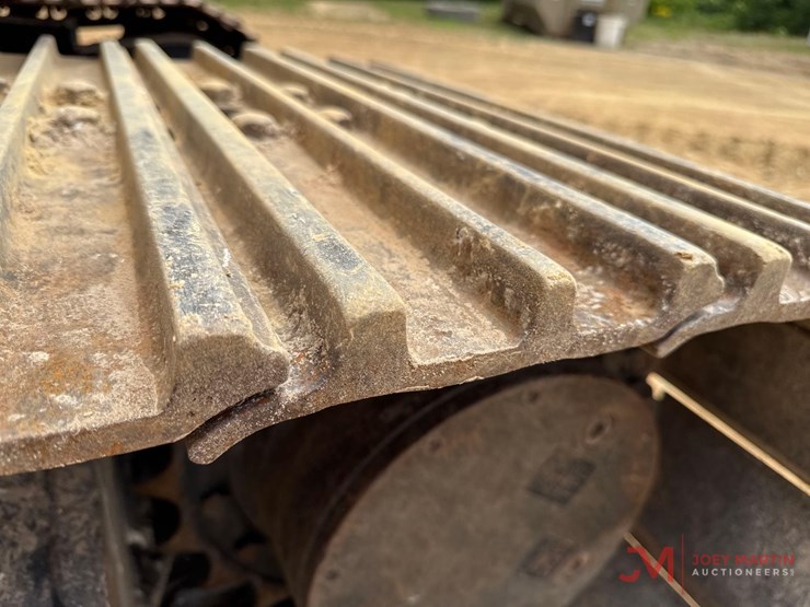 2021-caterpillar-325-image-25