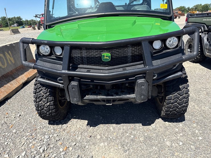 2025-john-deere-gator-image-30