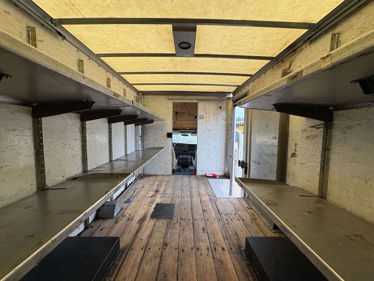 2018-chevrolet-express-3500-image-27