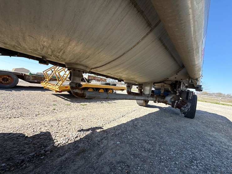 #42730-•-1996-weld-it-s/a-5400gal-fuel-trailer-1w9t23269tl010011-inv#-42730-image-35