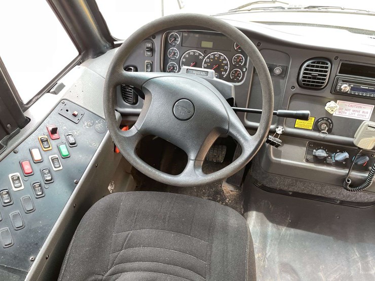 2008-freightliner-b2-image-11