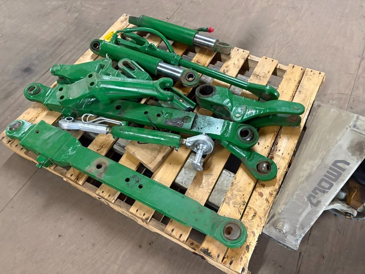2023-john-deere-6110m-image-3