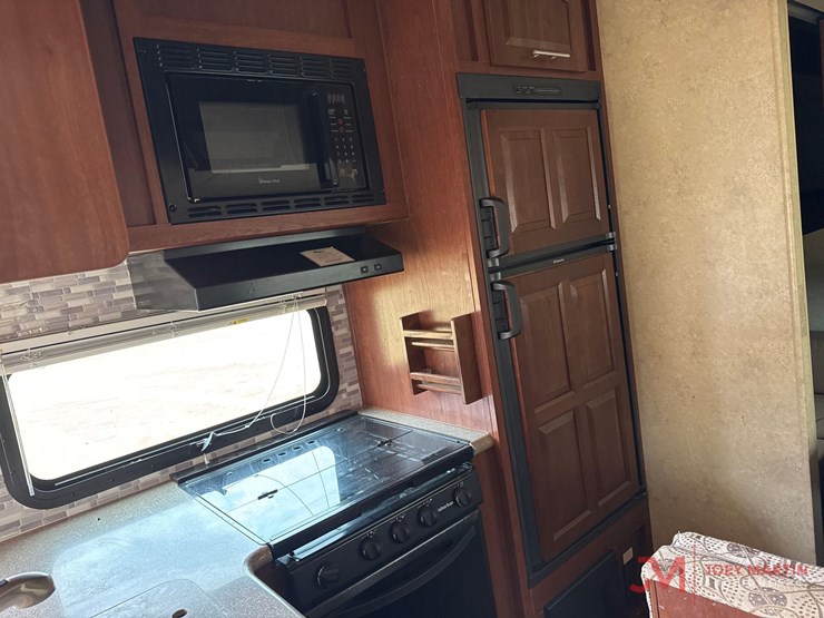 2014-forest-river-flagstaff-classic-super-lite-fifth-wheel-camper-image-16