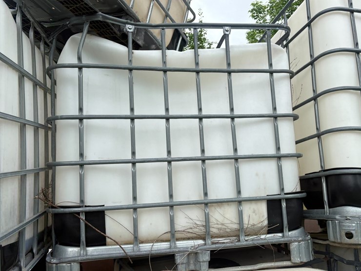 #23983-•-lot-of-(13)-poly-tanks-w/-cage-image-10