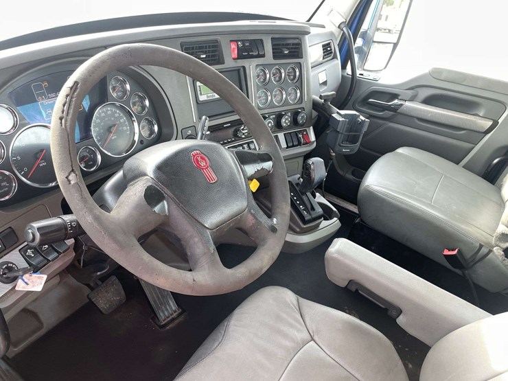 2017-kenworth-t680-image-11