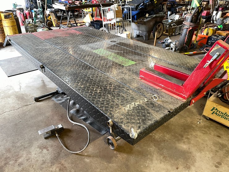 #1813-•-direct-lift-motorcycle/atv-air-actuated-lift-table-image-2