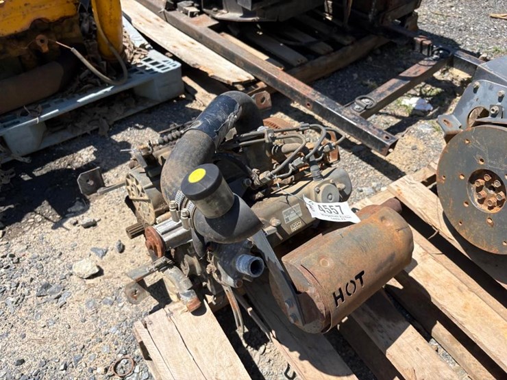 kubota-d1005-3-cylinder-diesel-engine-image-2