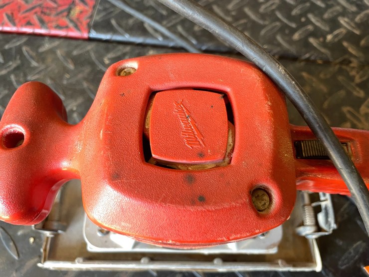 #1843-•-milwaukee-orbital-sander-image-8